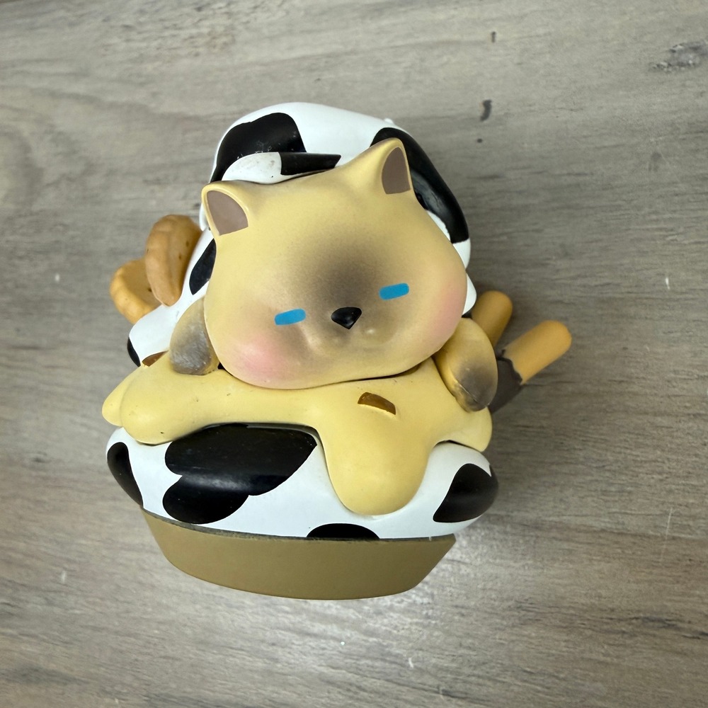 Femi Afternoon Tea Milk Siamese Cat Dessert Figurine Sundae C5424 Blind Box